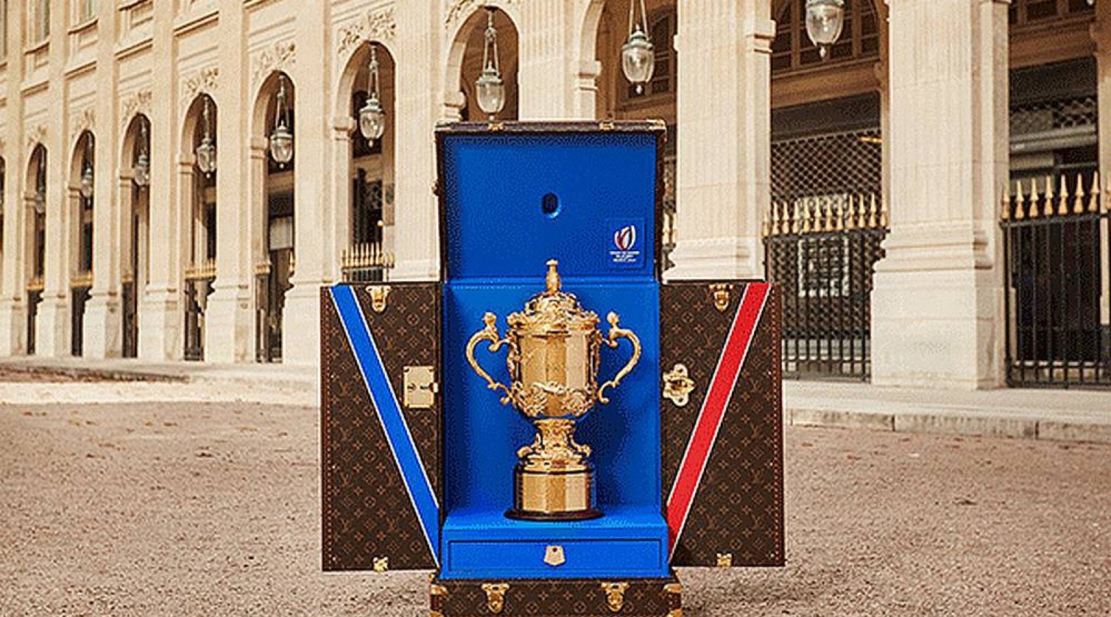 Louis Vuitton dévoile la malletrophée de la Coupe du Monde de Rugby