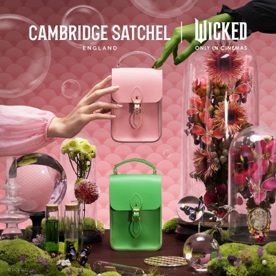 Wicked : Une plongée dans l’univers d’Oz avec Cambridge Satchel